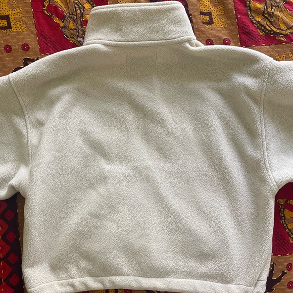 ARITZIA TNA CROPPED FLEECE CREAM SWEATER - Picture 5 of 6